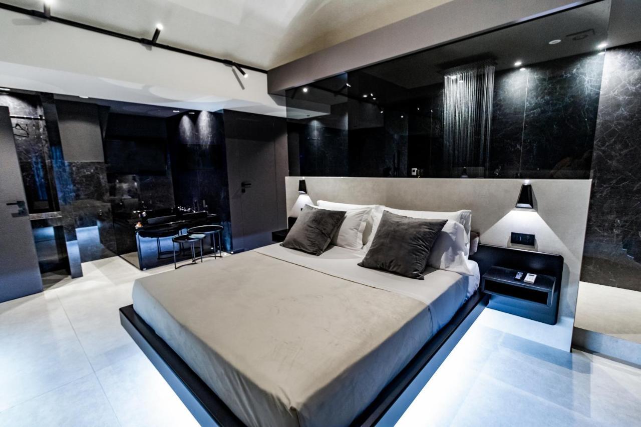 4 Suites " Unconventional Living Rooms " Catania Exterior photo